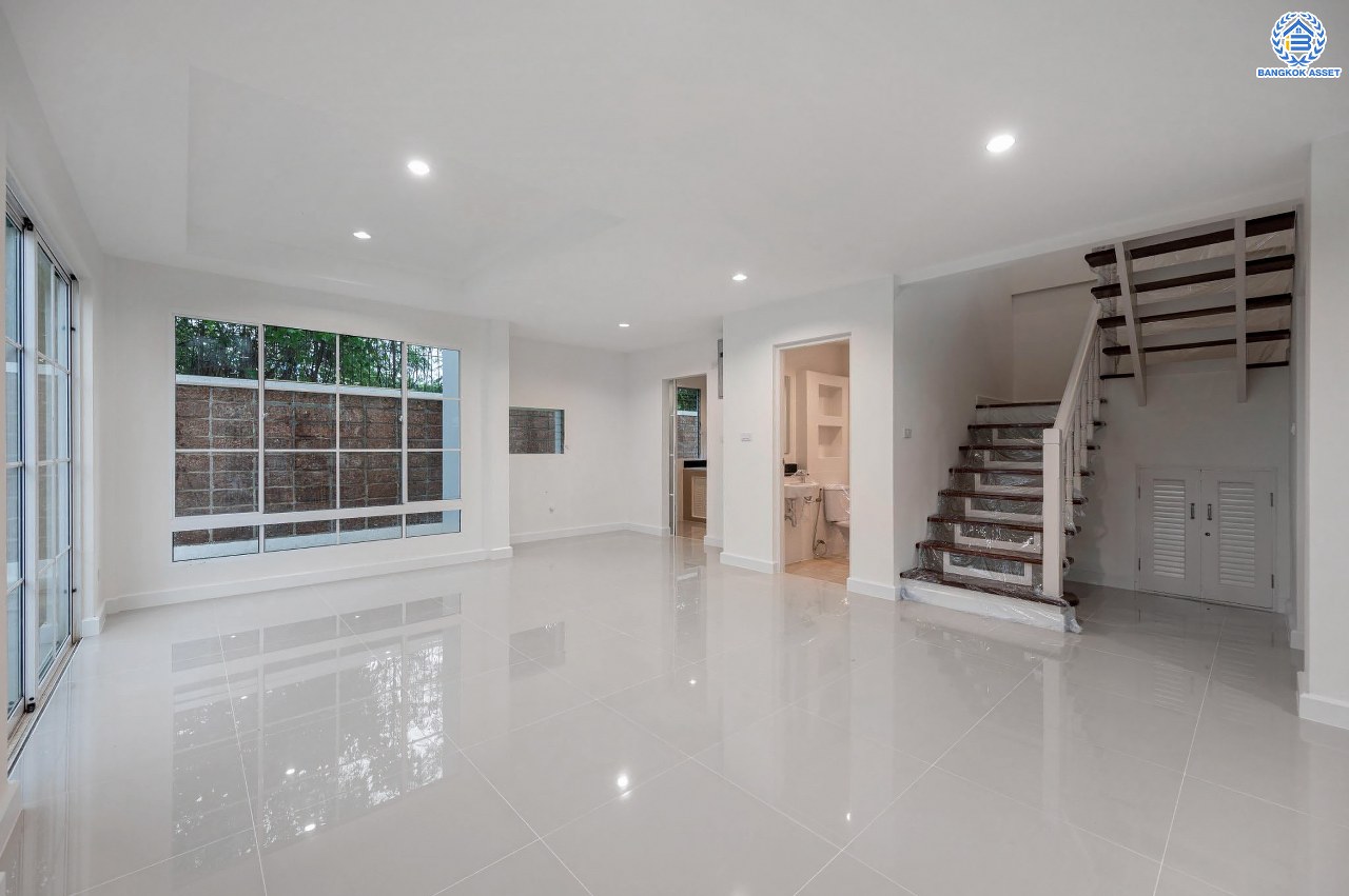 บ้านมือสองตกแต่งใหม่ โครงการ นันทวัน พระราม5 ตกแต่งหรูหรา หลังใหญ่กว่า 62 ตร.ว. ฟังก์ชันจัดเต็ม 3 ห้องนอน 2 ห้องน้ำ จอดรถได้ 2 คัน รองรับทุกความสุข ทำเลเดินทางสะดวก ใกล้ทางด่วน "กาญจนาภิเษก" และรถไฟฟ้า "สถานีบางรักใหญ่"...